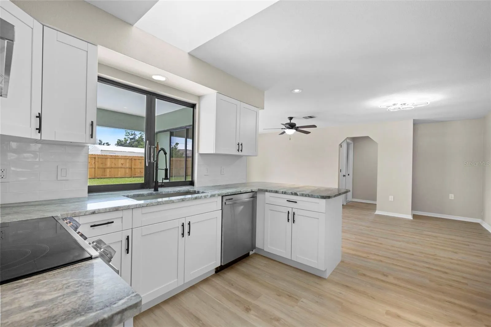 7211 PEACOCK LN
