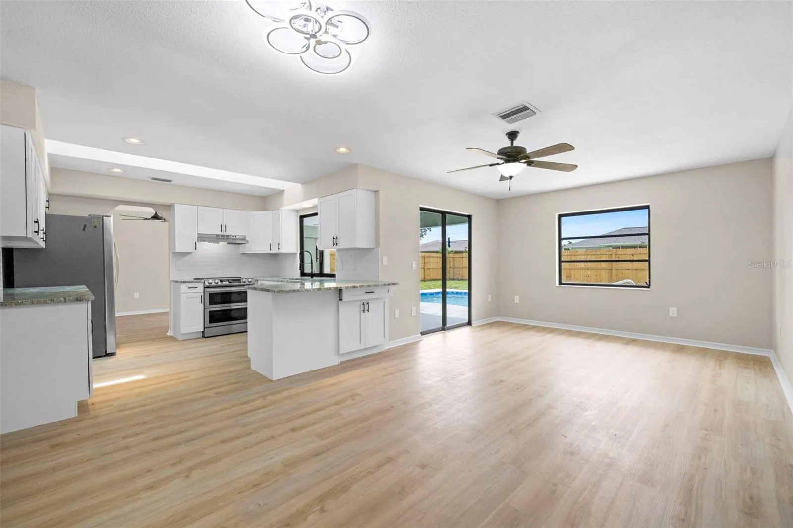 7211 PEACOCK LN