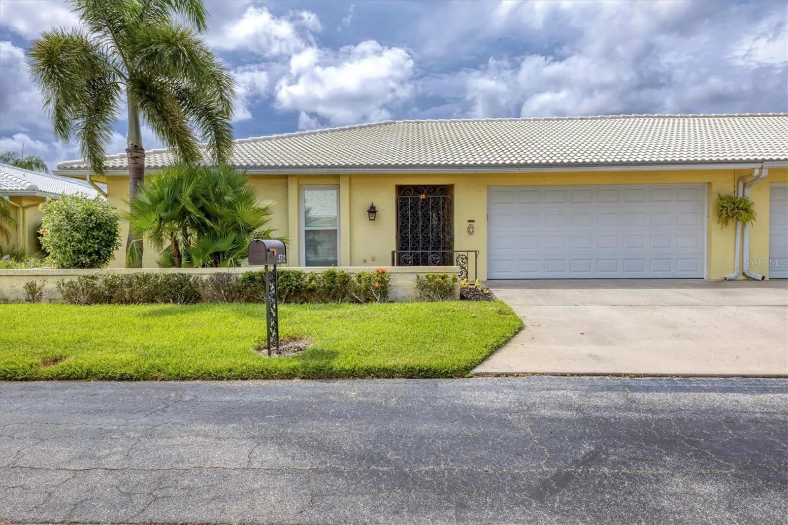3712 HAMPSHIRE LN #5623, #5623