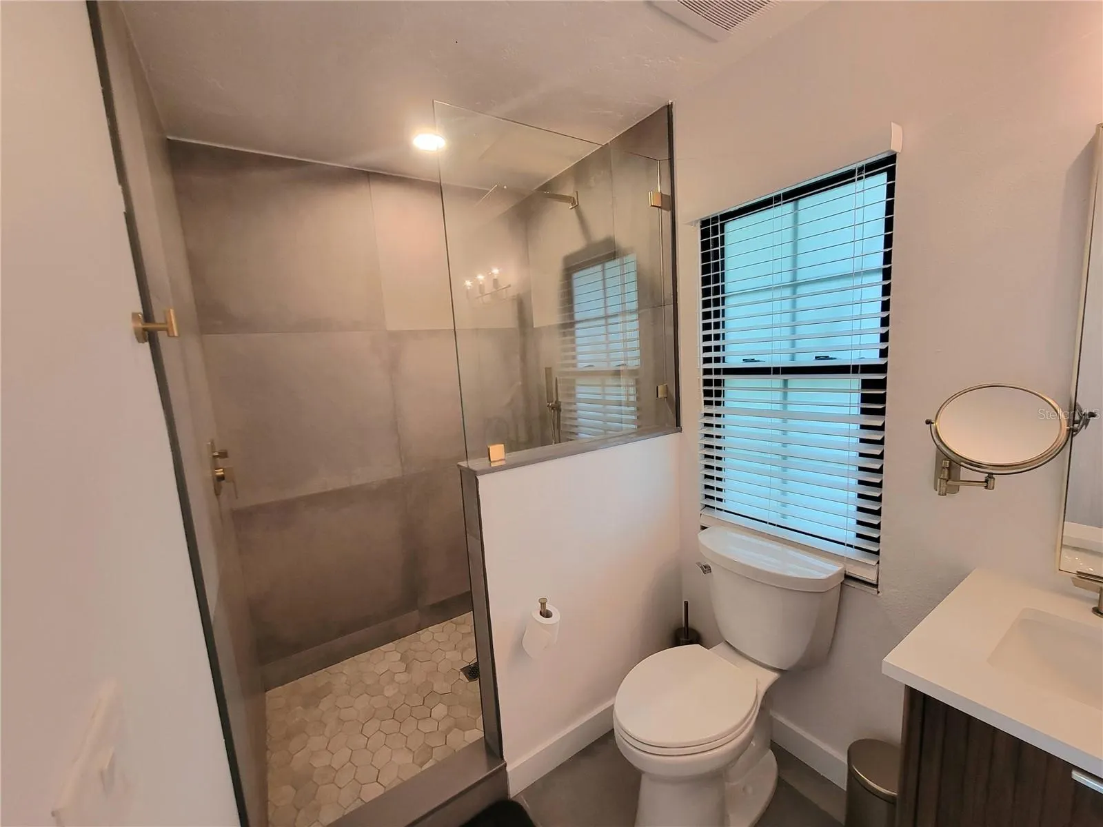 252 S LINKS AVE #2nd Floor, #2nd Floor