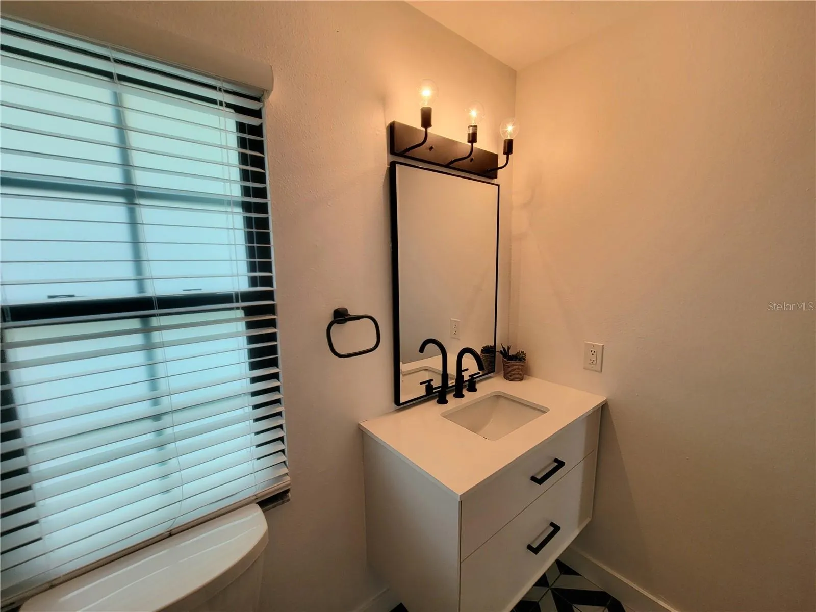252 S LINKS AVE #2nd Floor, #2nd Floor