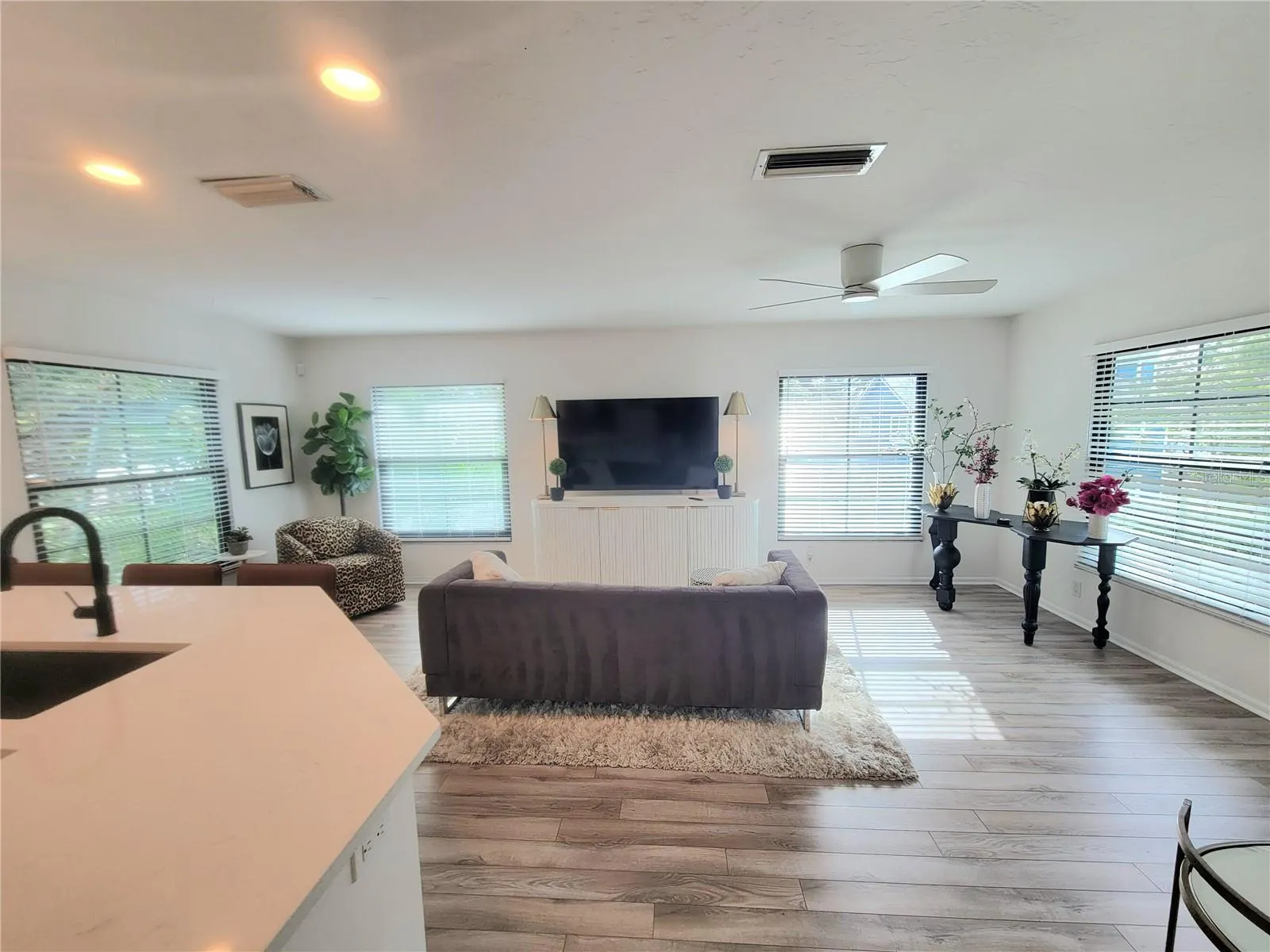 252 S LINKS AVE #2nd Floor, #2nd Floor