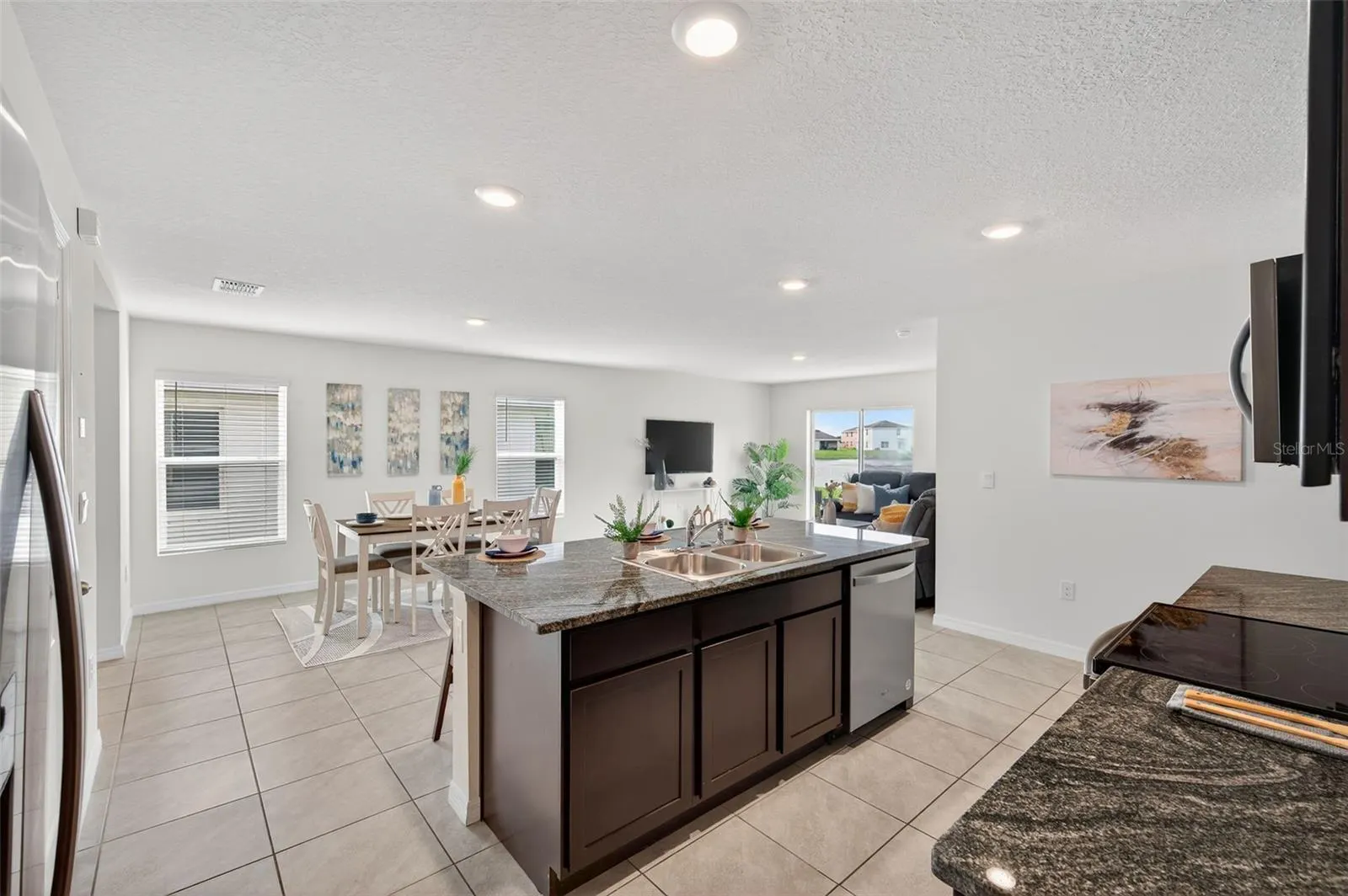 3819 MANNERED GOLD AVE