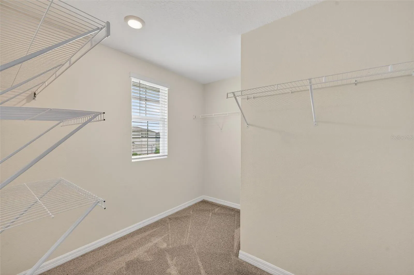3819 MANNERED GOLD AVE