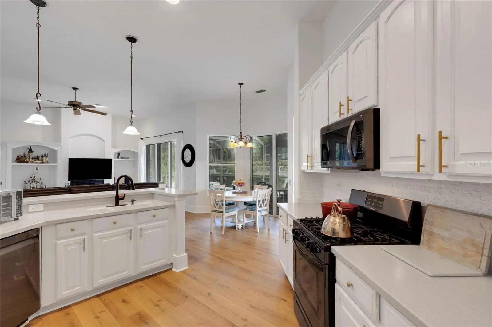 5232 CREEKSIDE TRL