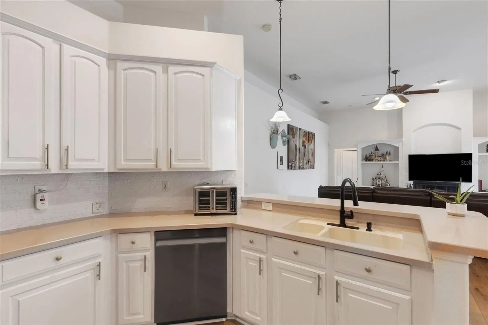 5232 CREEKSIDE TRL