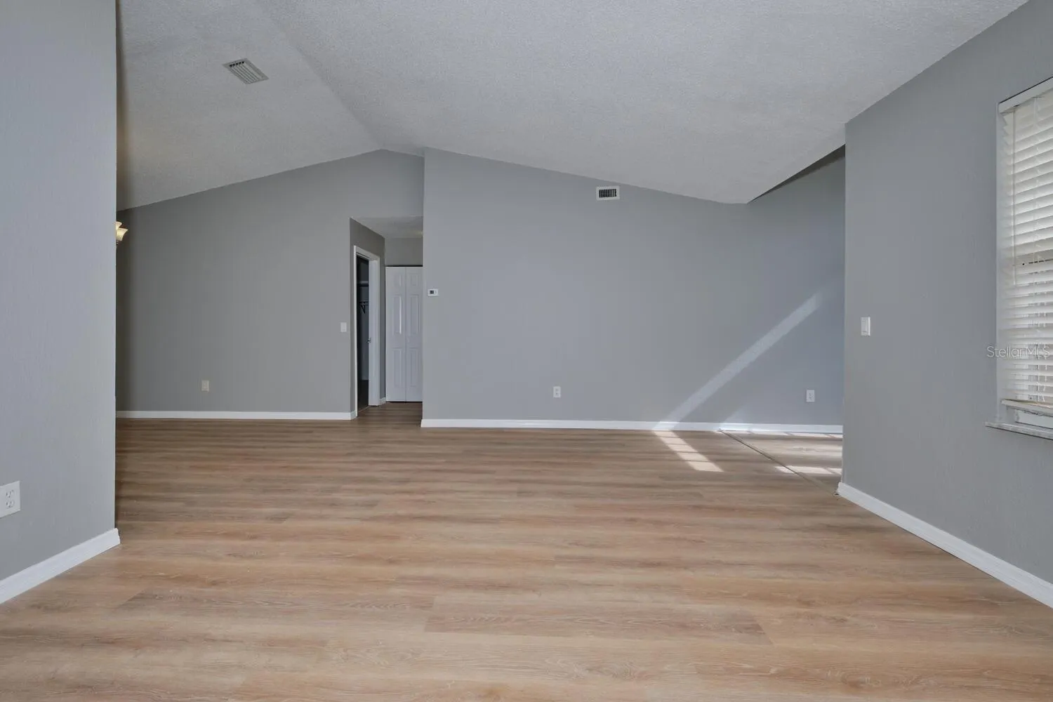 13592 CLARA LN