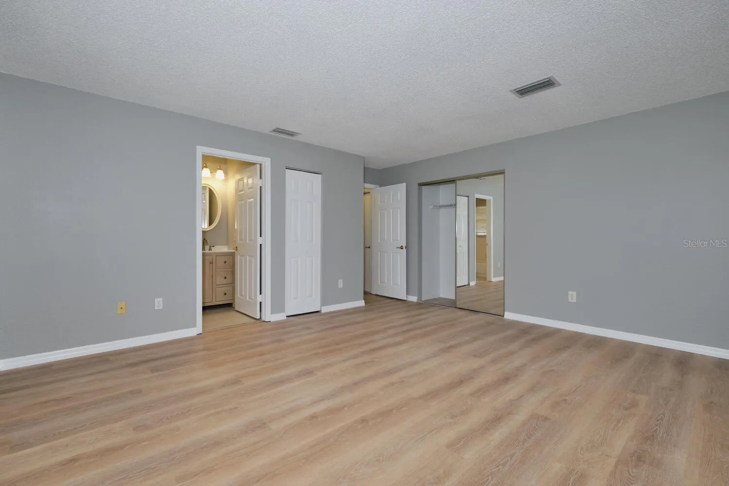 13592 CLARA LN