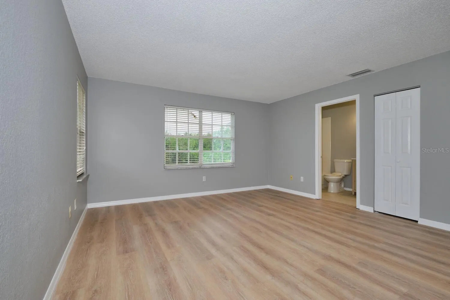 13592 CLARA LN