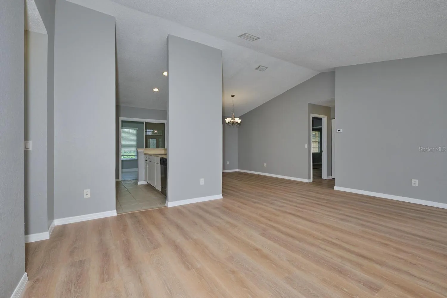 13592 CLARA LN