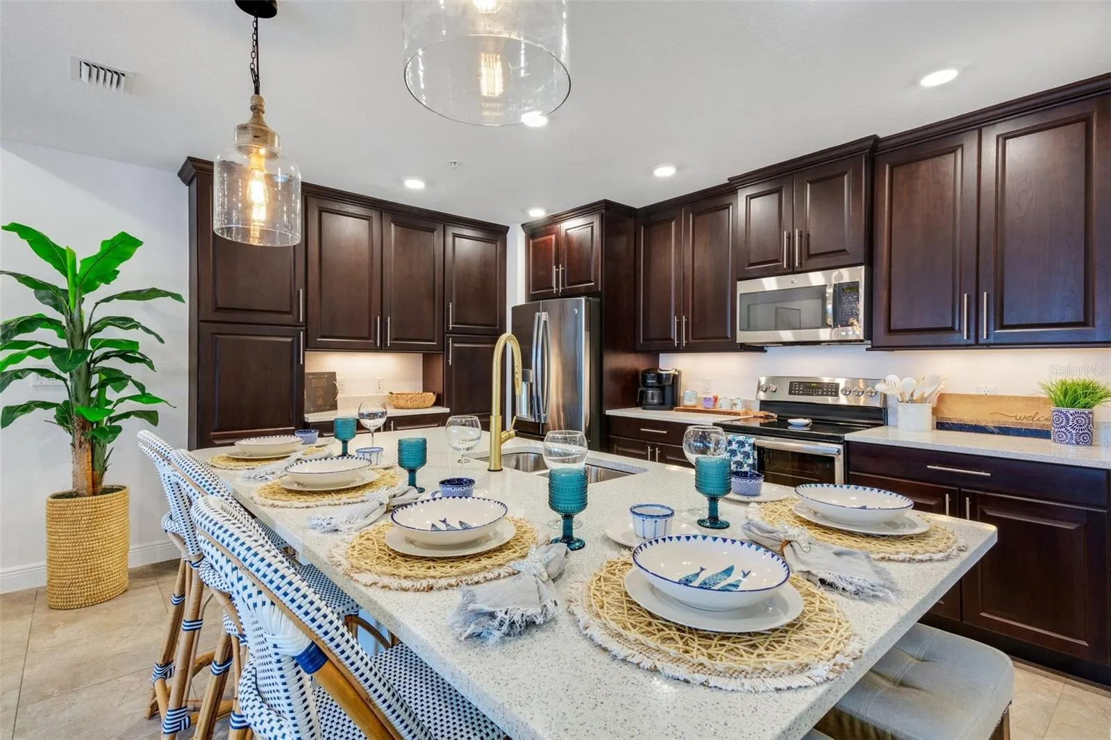 395 ARUBA CIR #101, #101