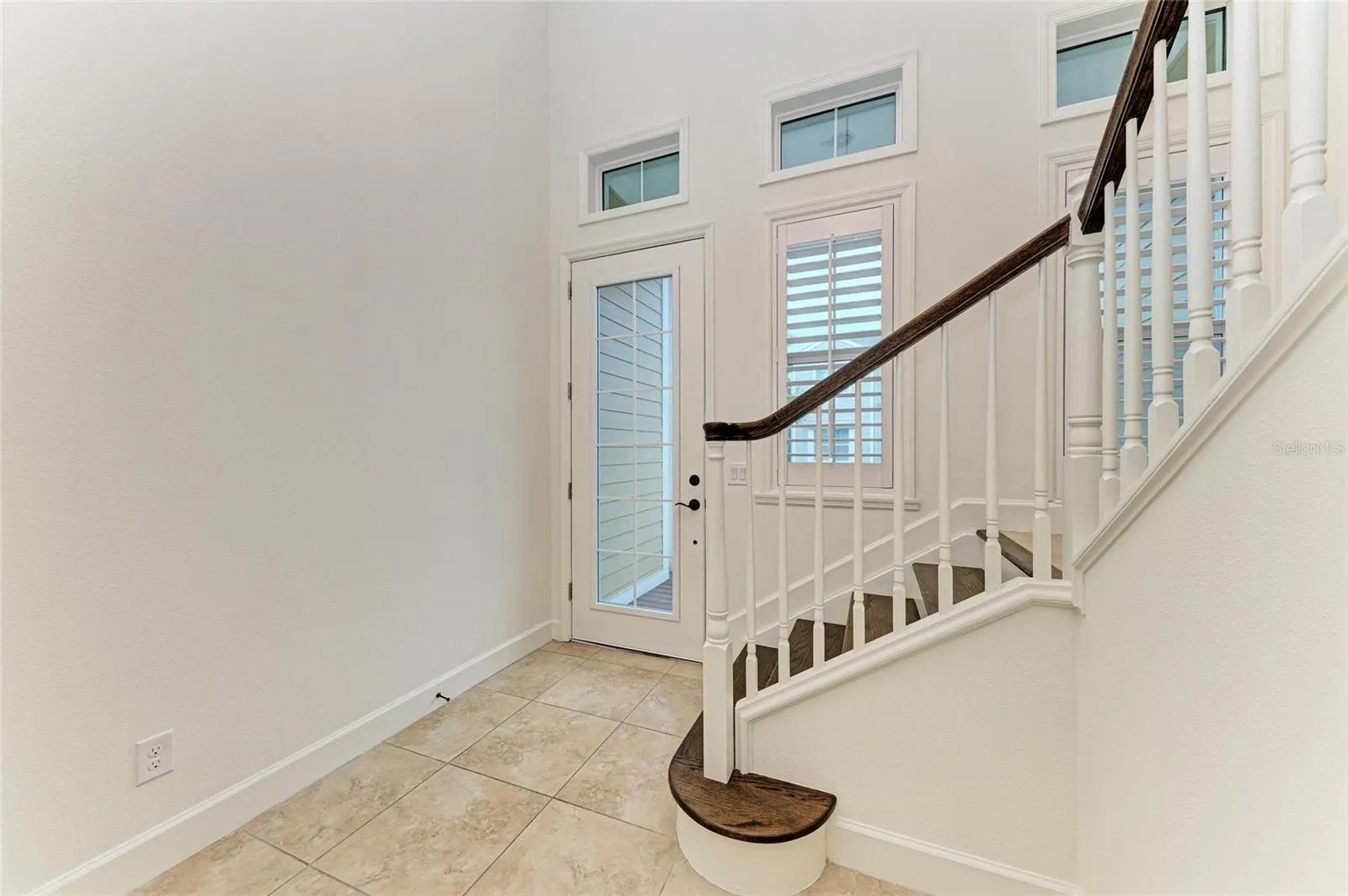 258 SAPPHIRE LAKE DR #202, #202