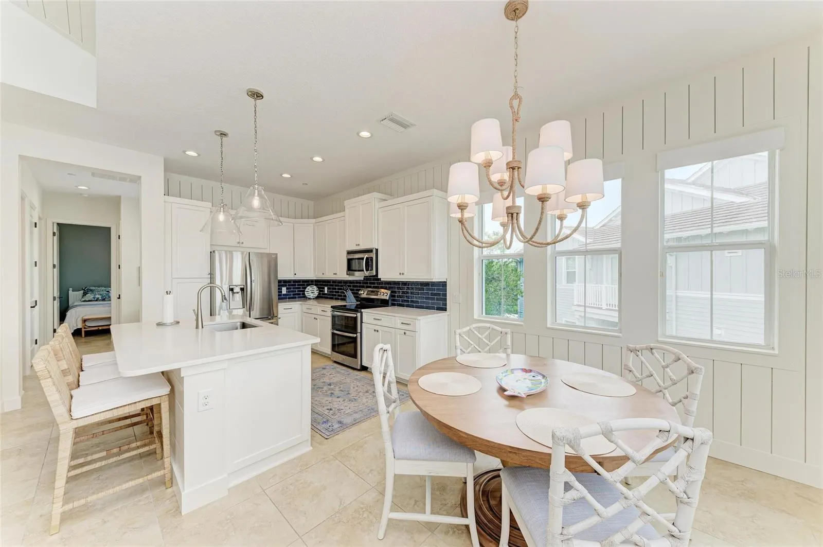 258 SAPPHIRE LAKE DR #202, #202