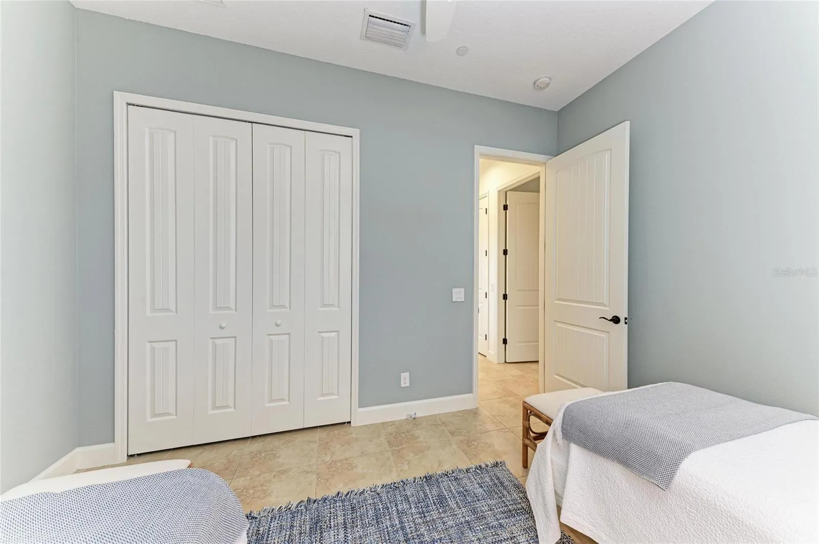258 SAPPHIRE LAKE DR #202, #202