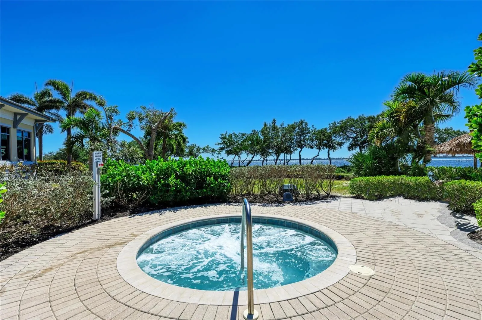 258 SAPPHIRE LAKE DR #202, #202