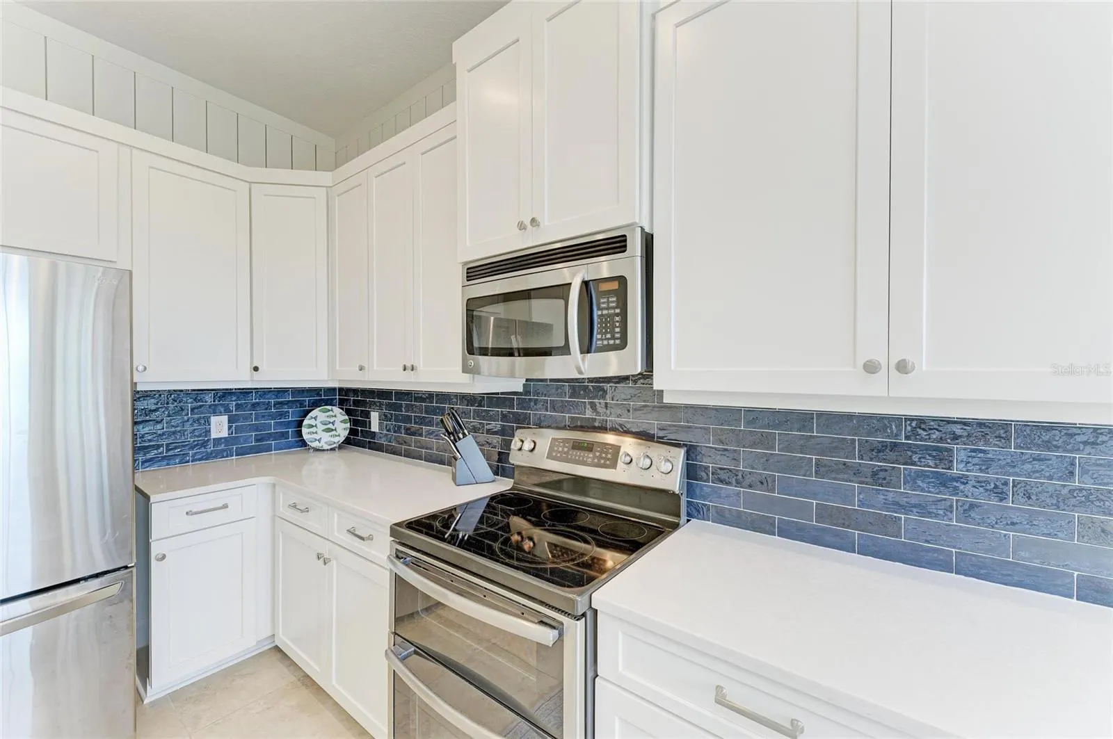 258 SAPPHIRE LAKE DR #202, #202