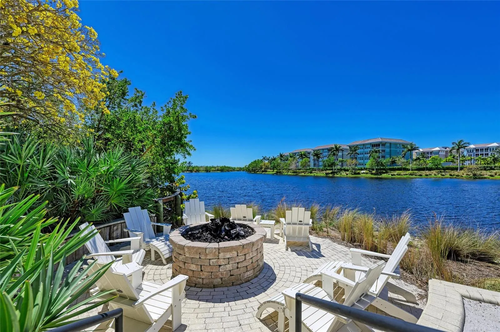 258 SAPPHIRE LAKE DR #202, #202