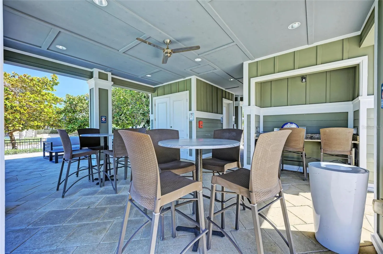 258 SAPPHIRE LAKE DR #202, #202