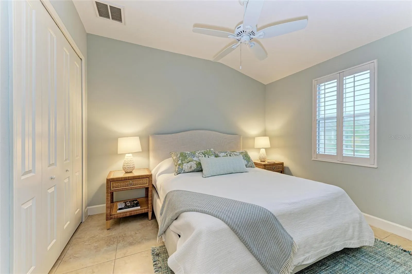 258 SAPPHIRE LAKE DR #202, #202