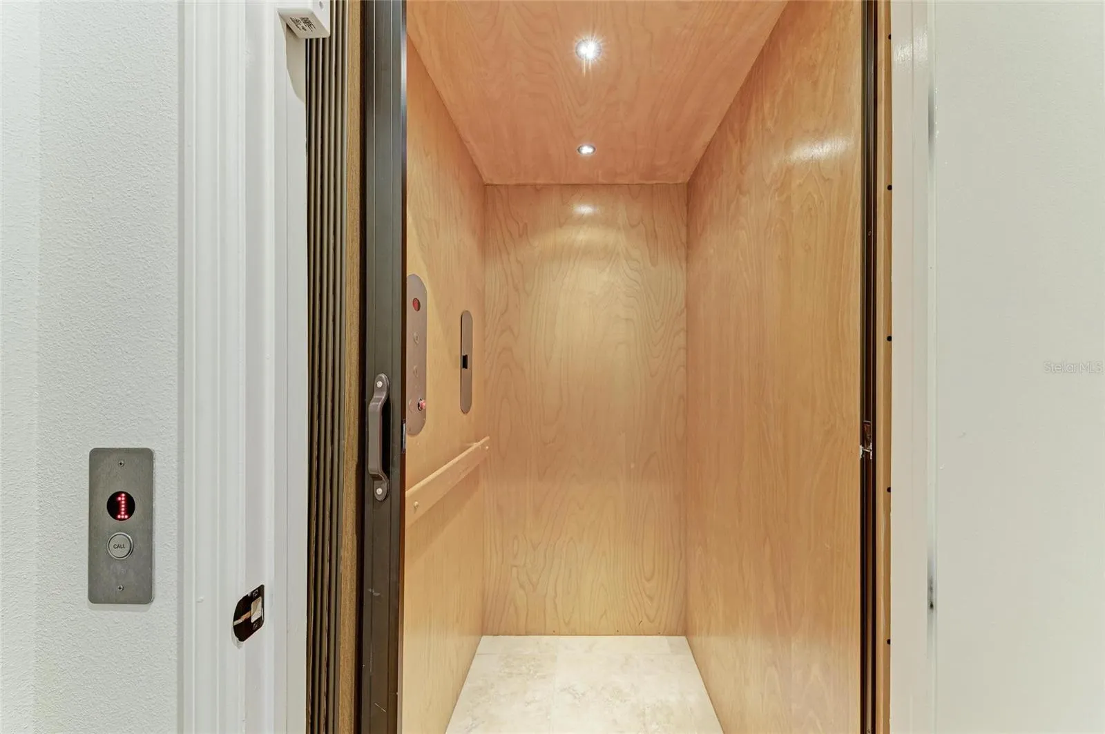 258 SAPPHIRE LAKE DR #202, #202