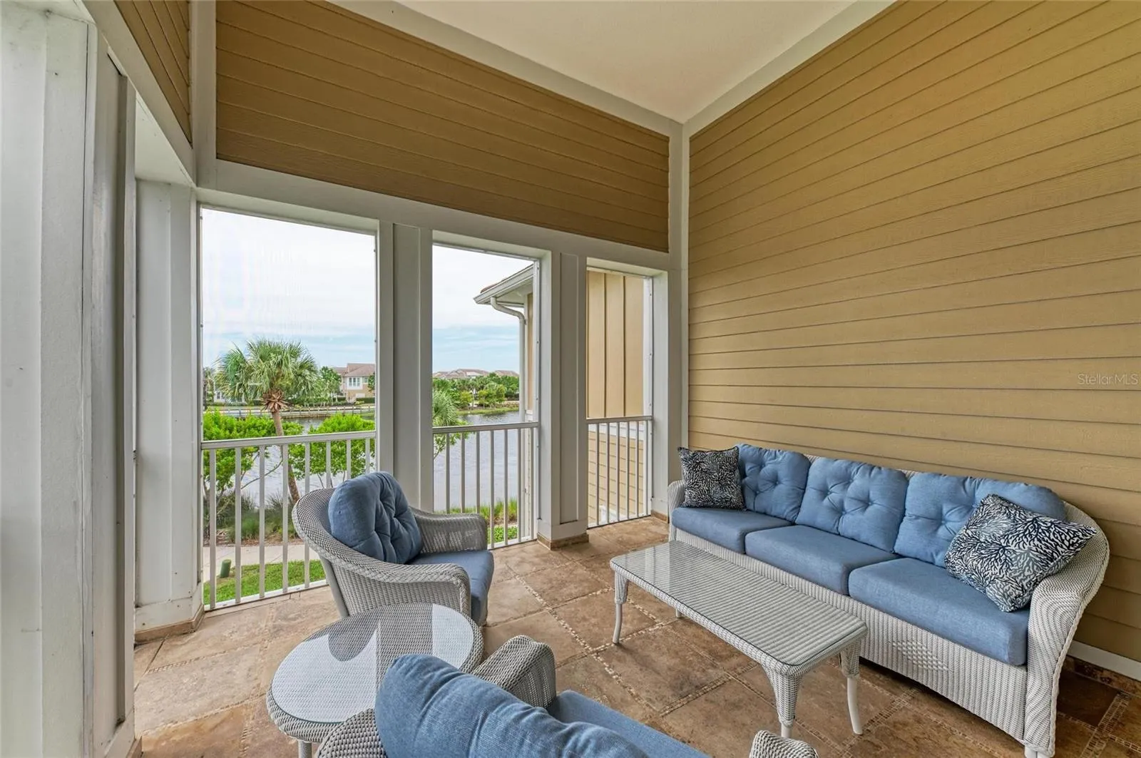 258 SAPPHIRE LAKE DR #202, #202