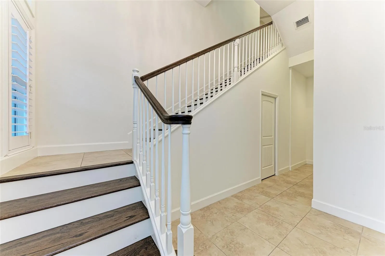 258 SAPPHIRE LAKE DR #202, #202