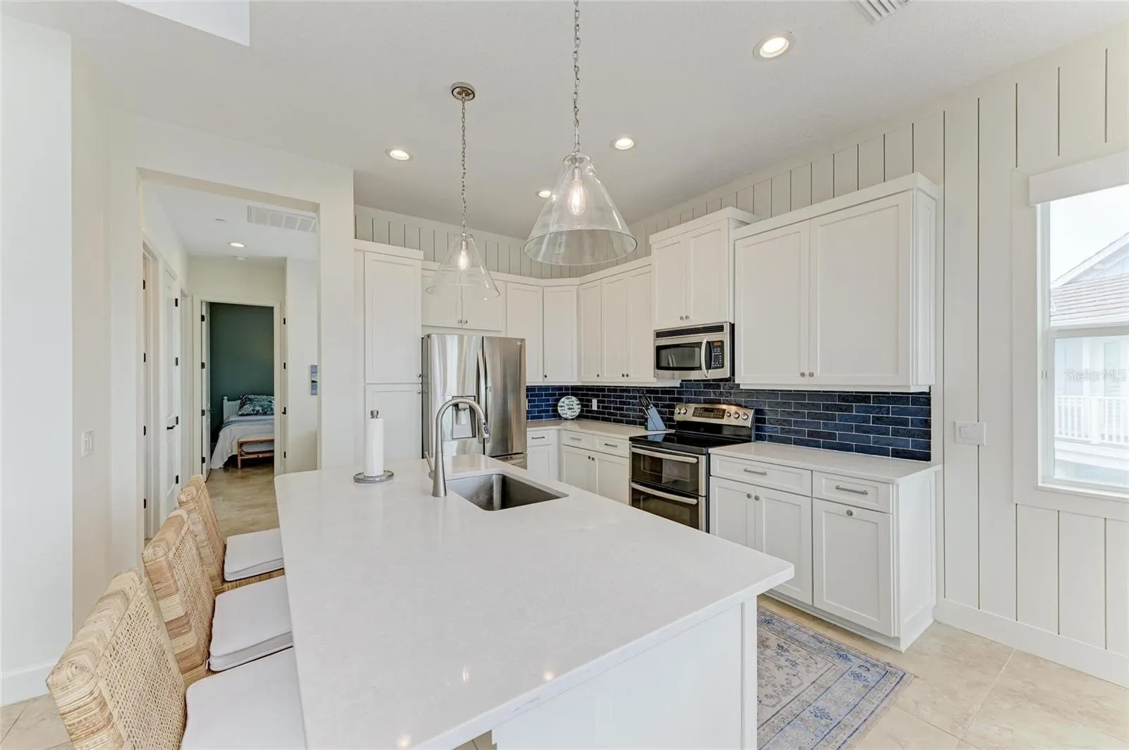 258 SAPPHIRE LAKE DR #202, #202