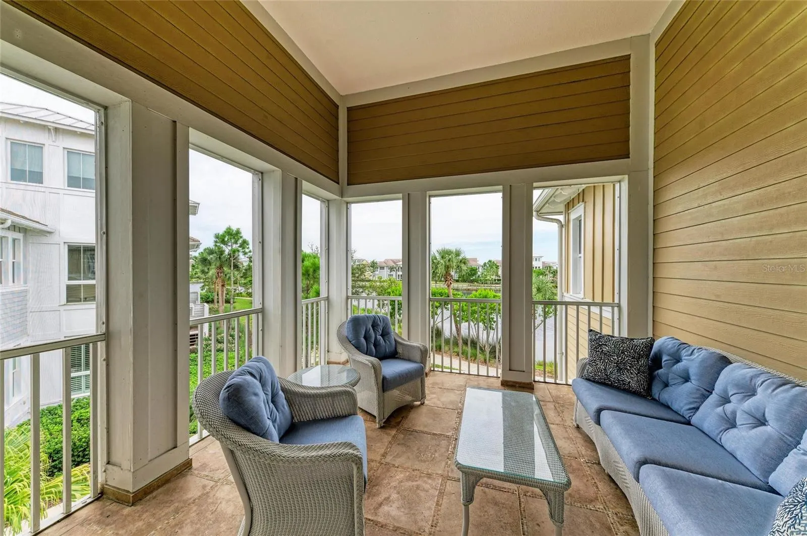 258 SAPPHIRE LAKE DR #202, #202