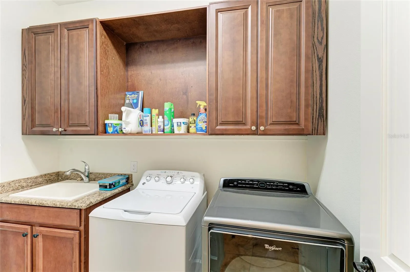 258 SAPPHIRE LAKE DR #202, #202