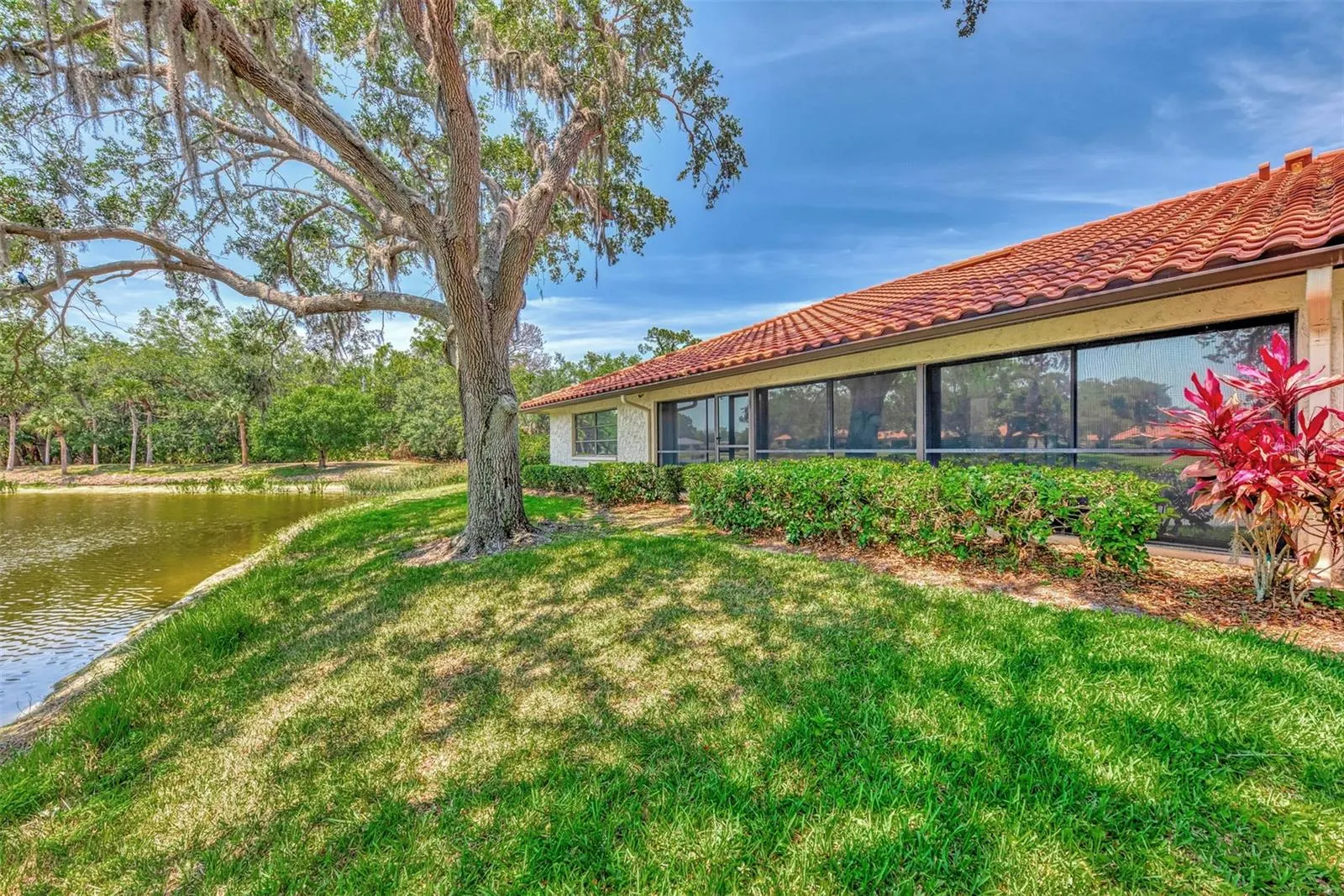 5651 GOLF POINTE DR