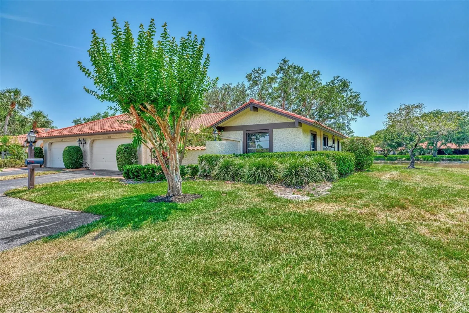 5651 GOLF POINTE DR