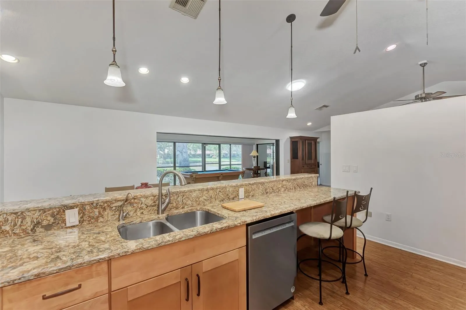 5651 GOLF POINTE DR