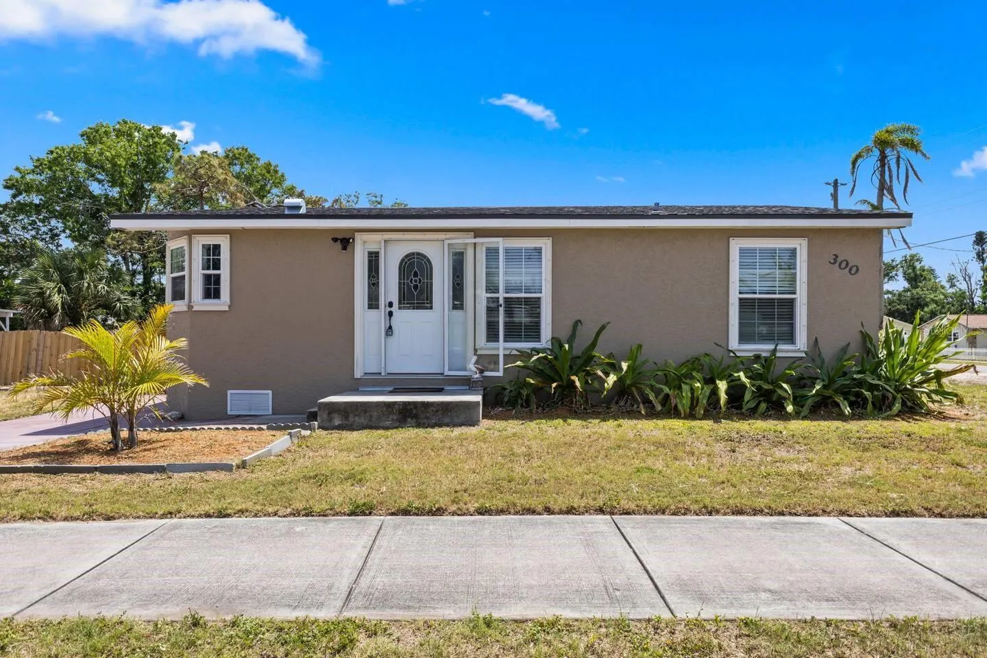 300 RIVER BLVD S