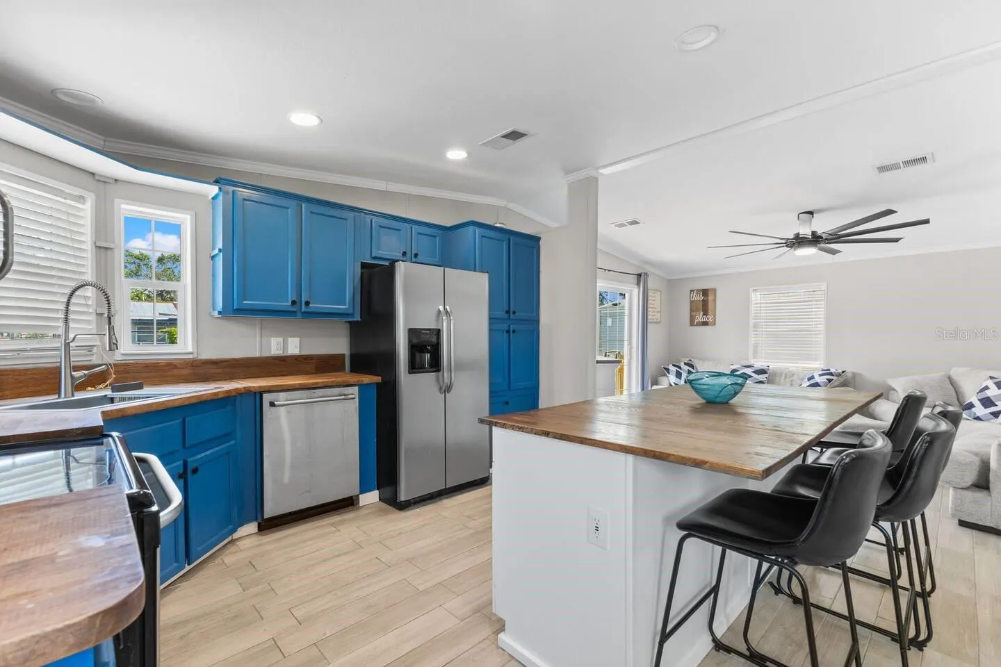 300 RIVER BLVD S