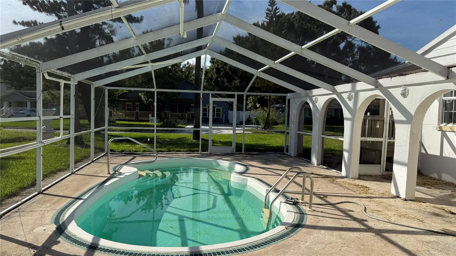3620 E TAMPA CIR