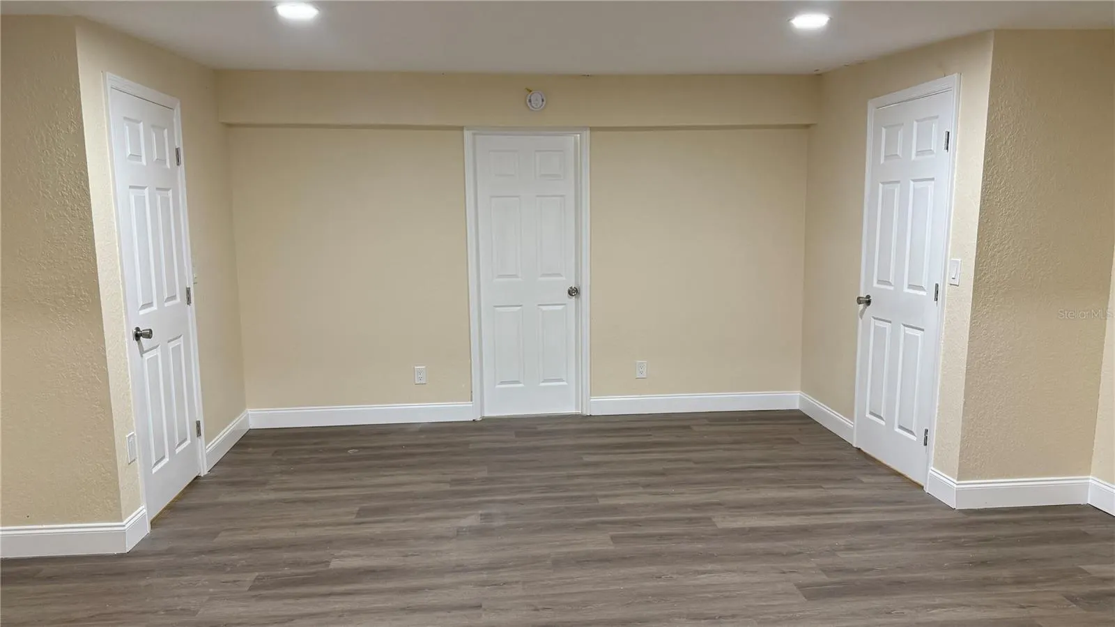 3620 E TAMPA CIR