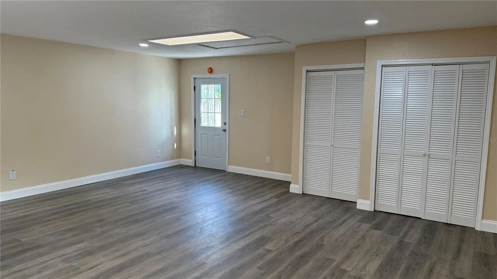 3620 E TAMPA CIR
