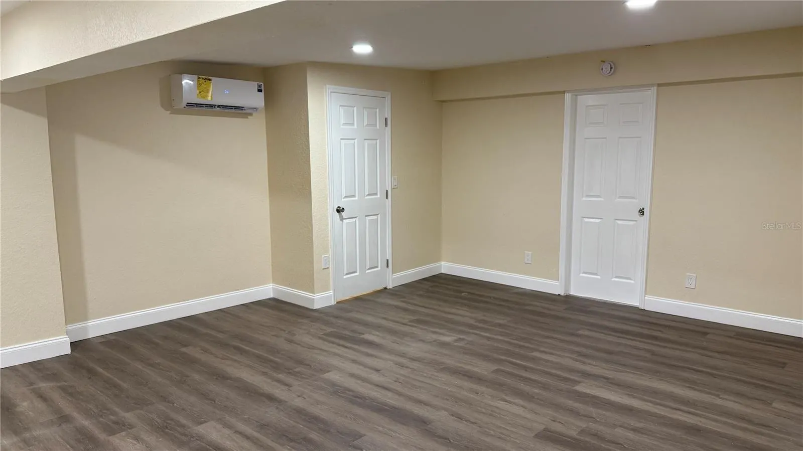 3620 E TAMPA CIR