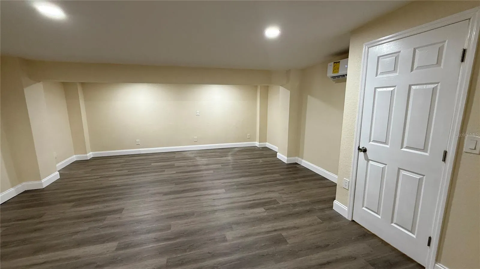 3620 E TAMPA CIR