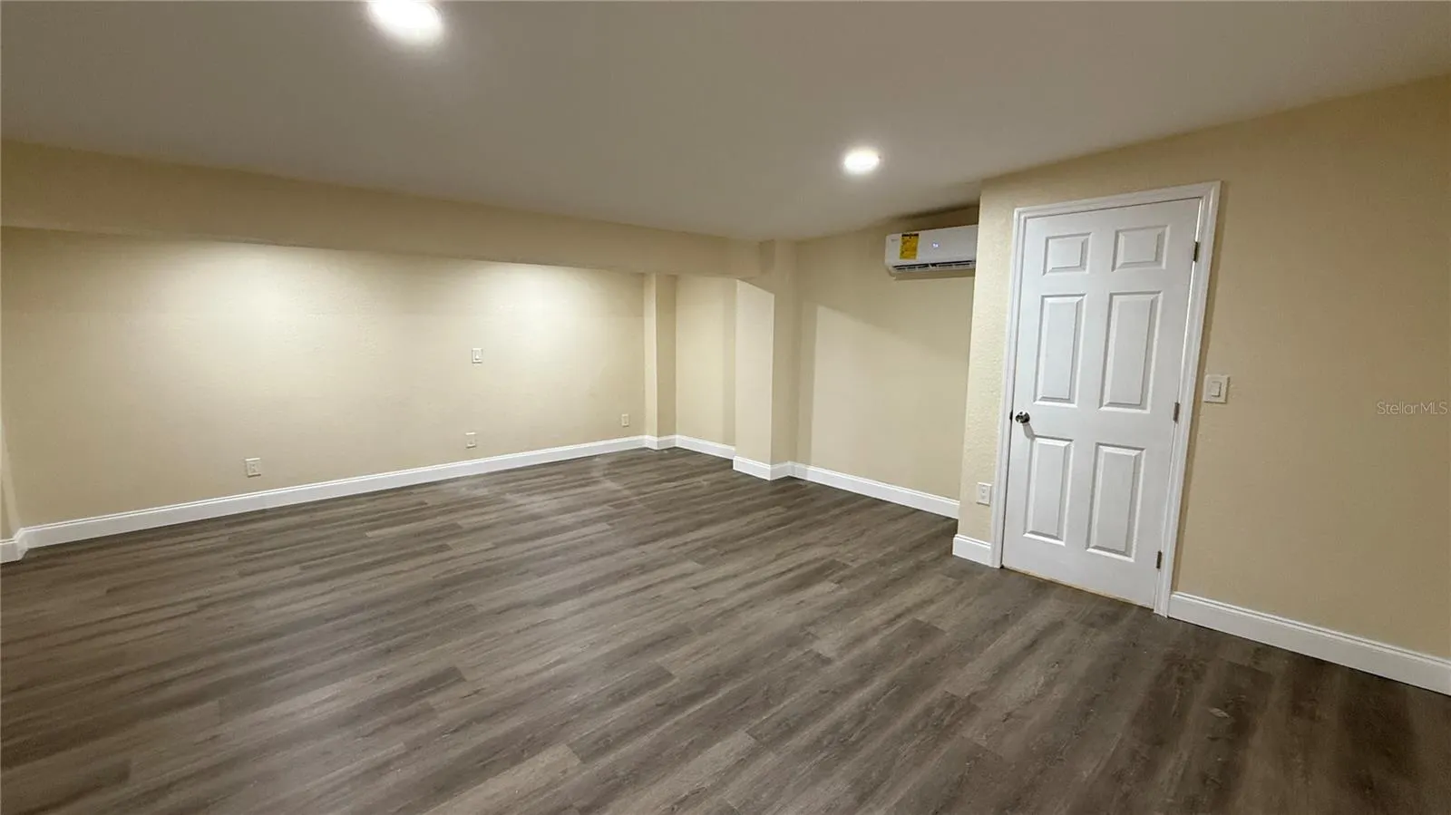 3620 E TAMPA CIR