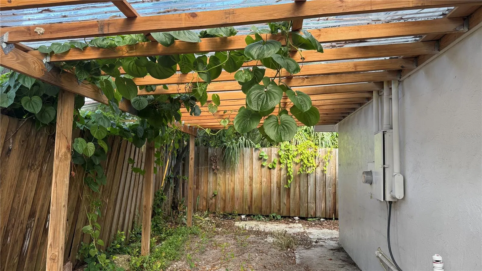 3620 E TAMPA CIR