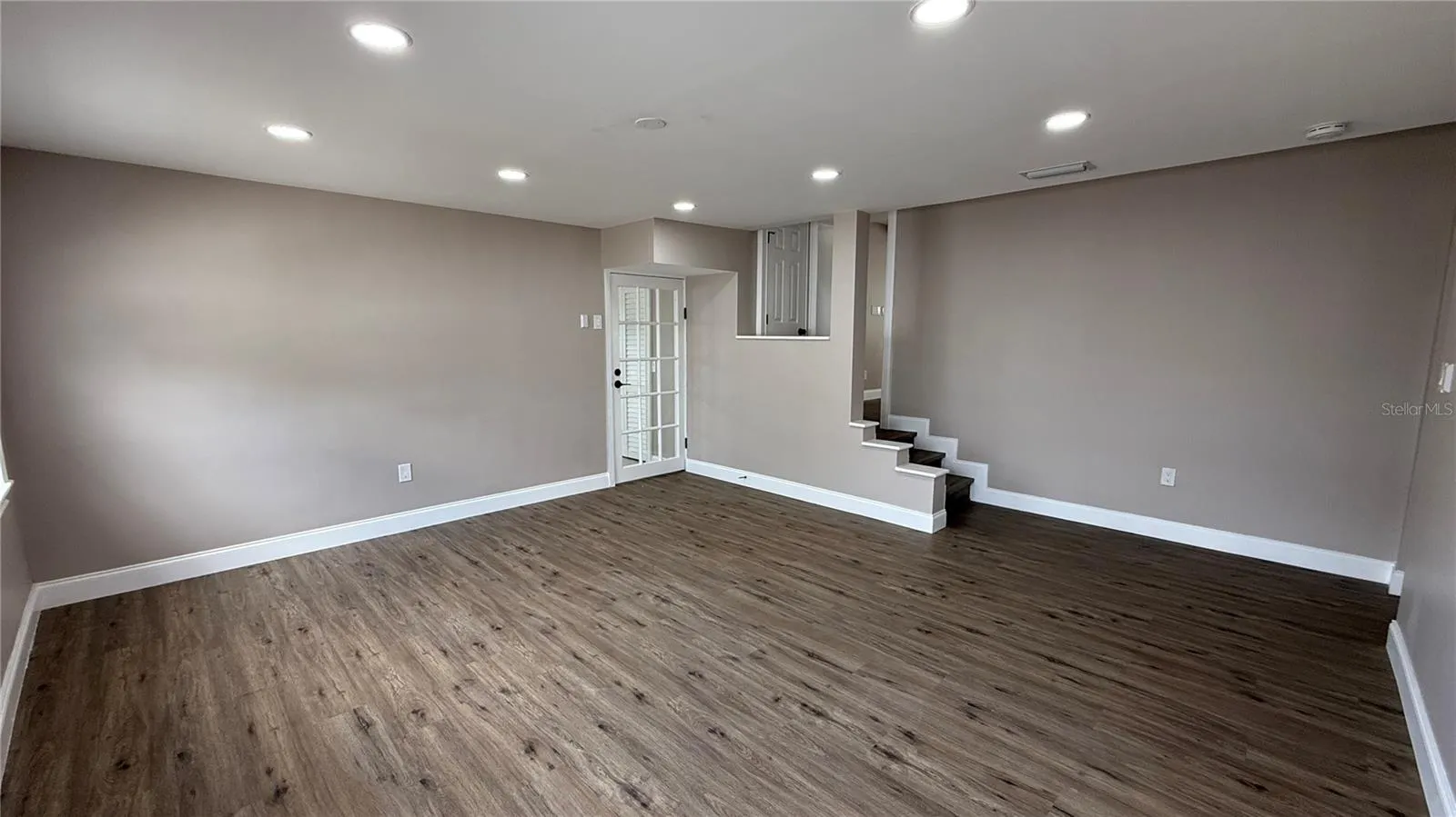 3620 E TAMPA CIR