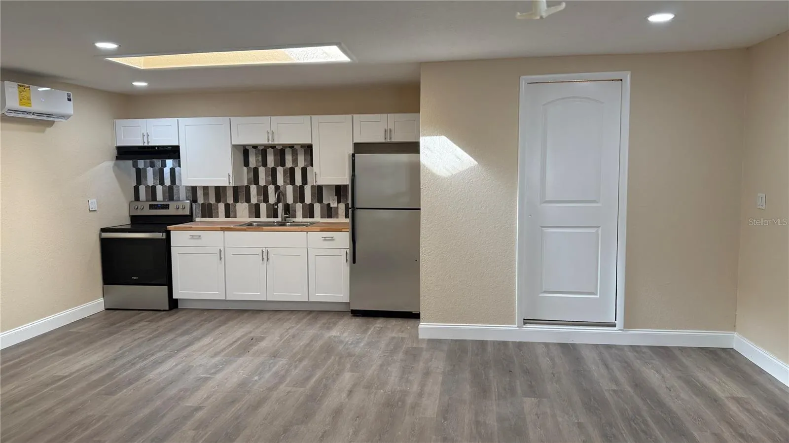 3620 E TAMPA CIR