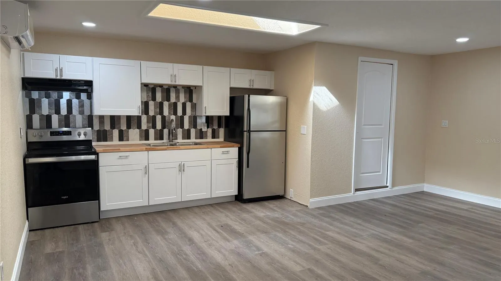 3620 E TAMPA CIR