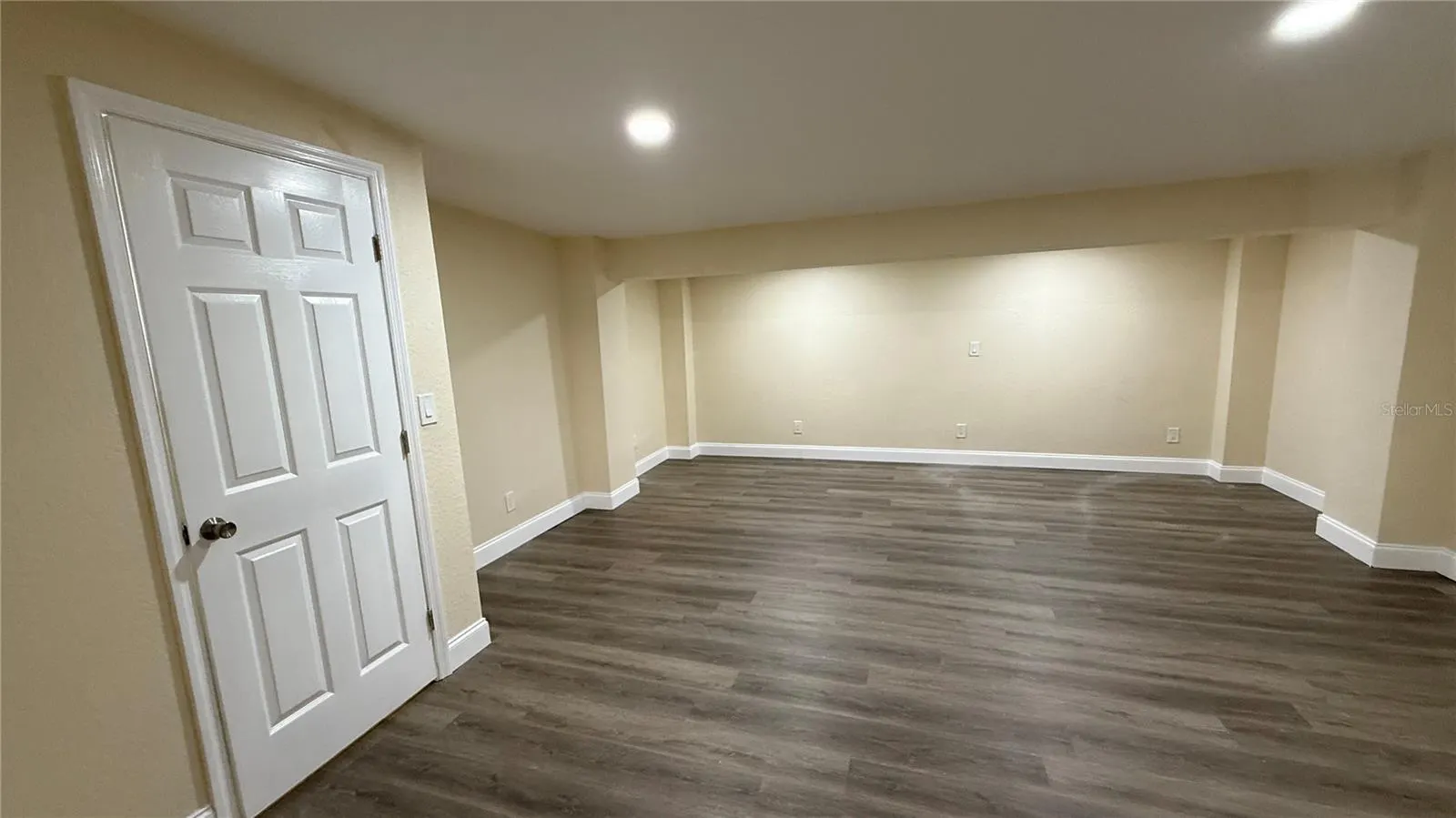 3620 E TAMPA CIR