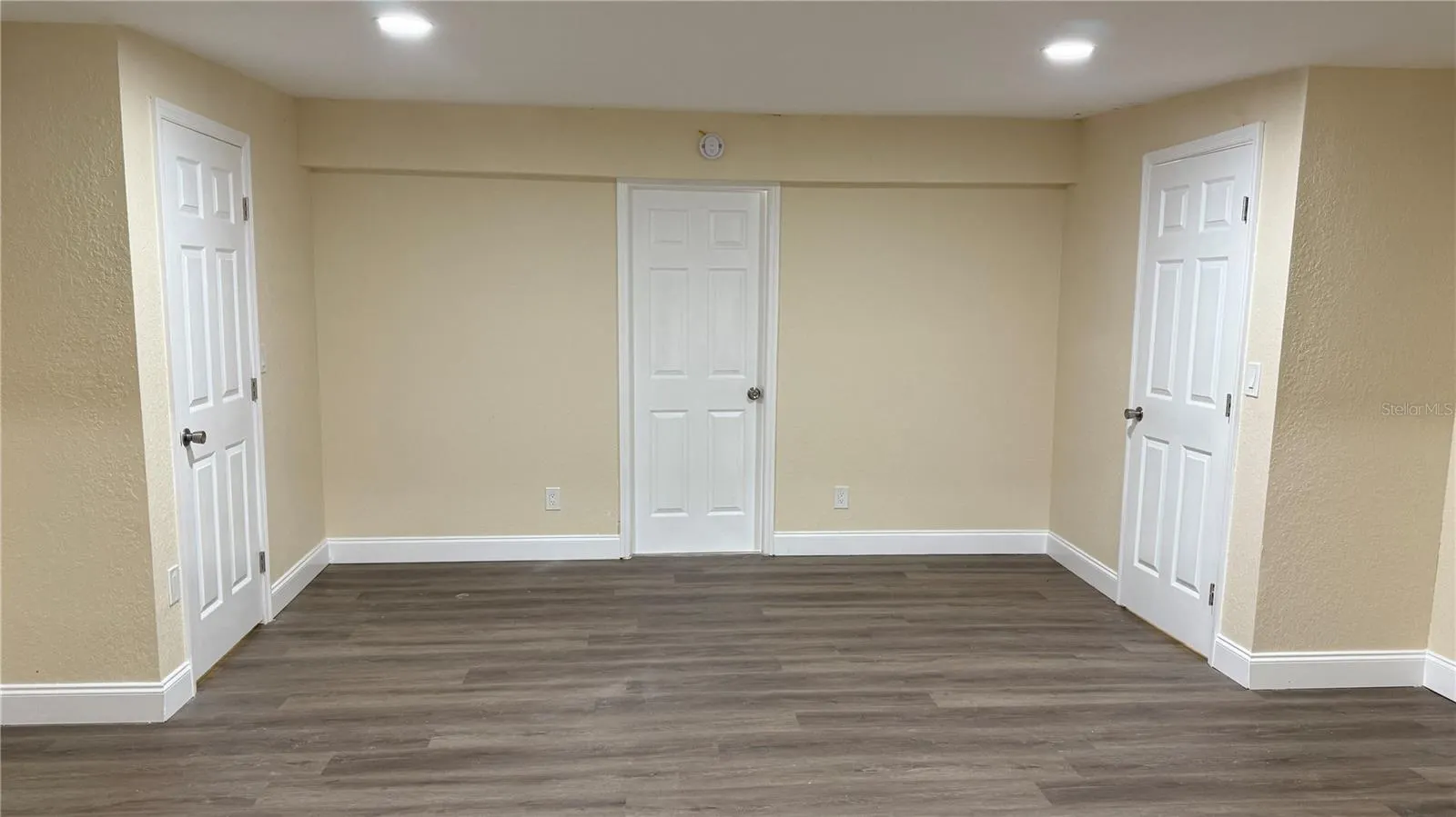 3620 E TAMPA CIR