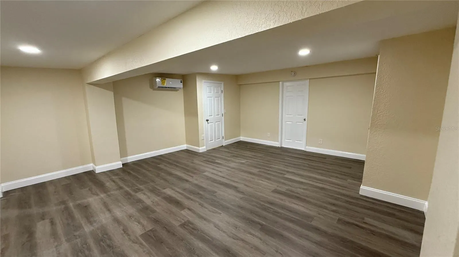 3620 E TAMPA CIR