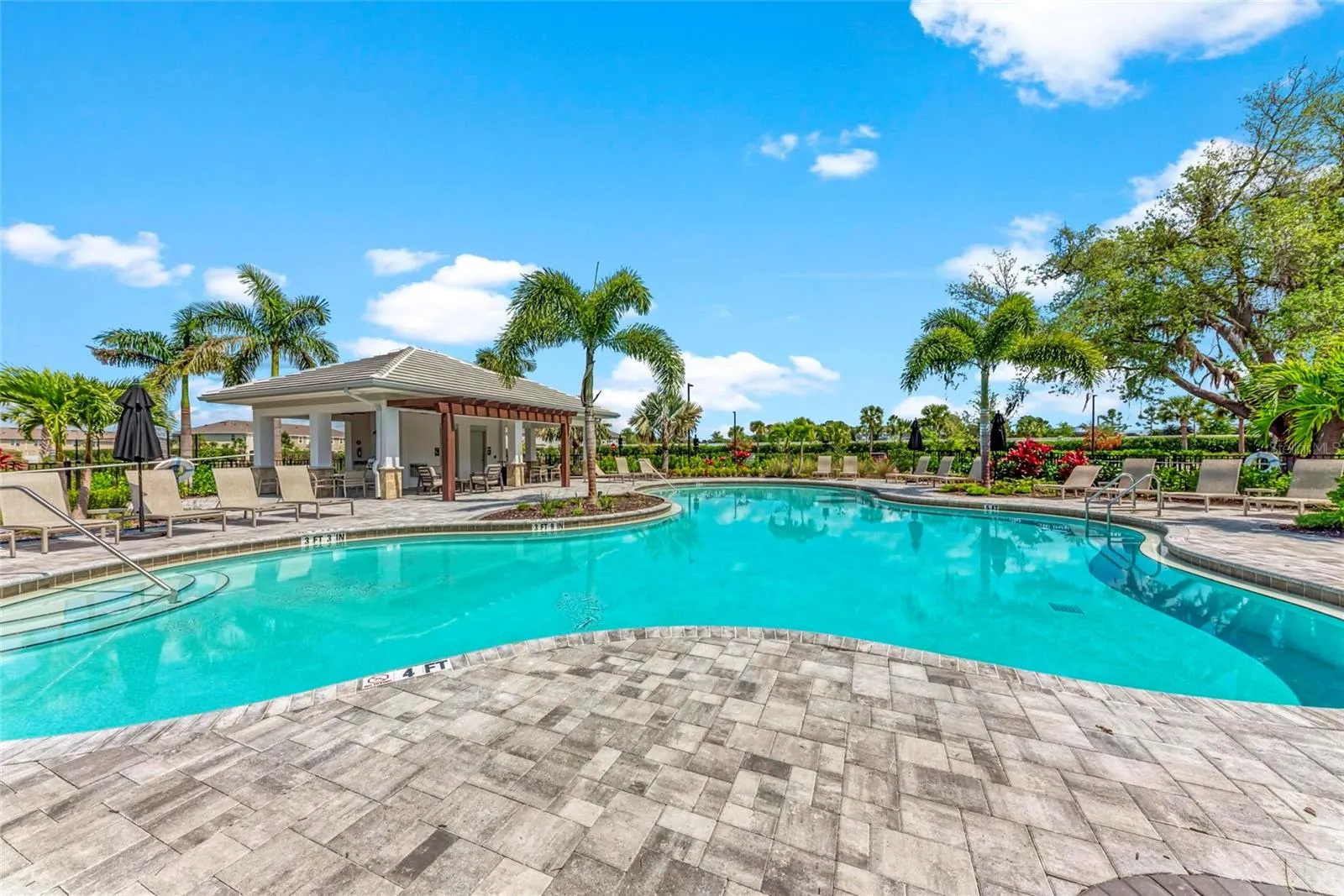 15113 SHADY PALMS LN