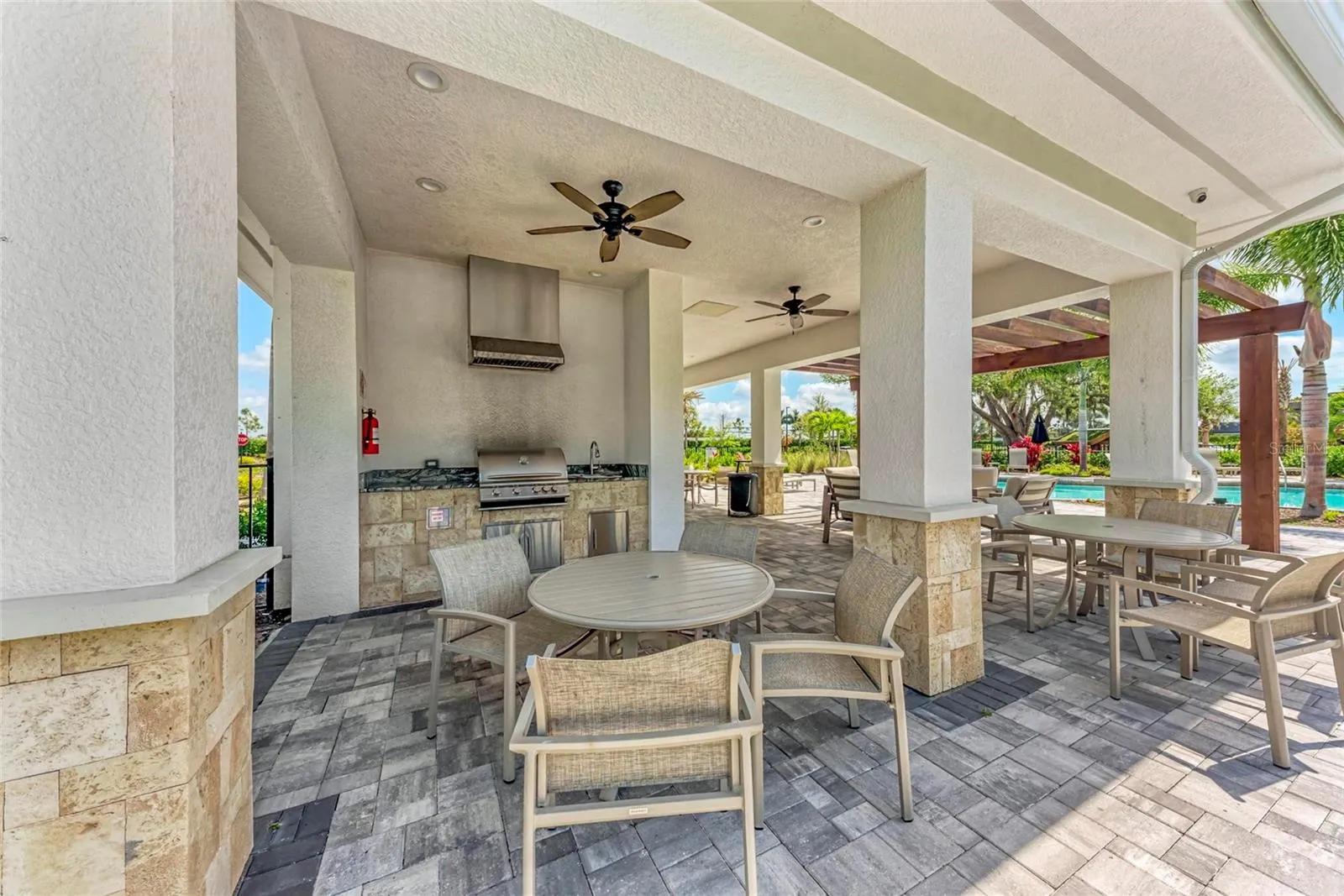 15113 SHADY PALMS LN