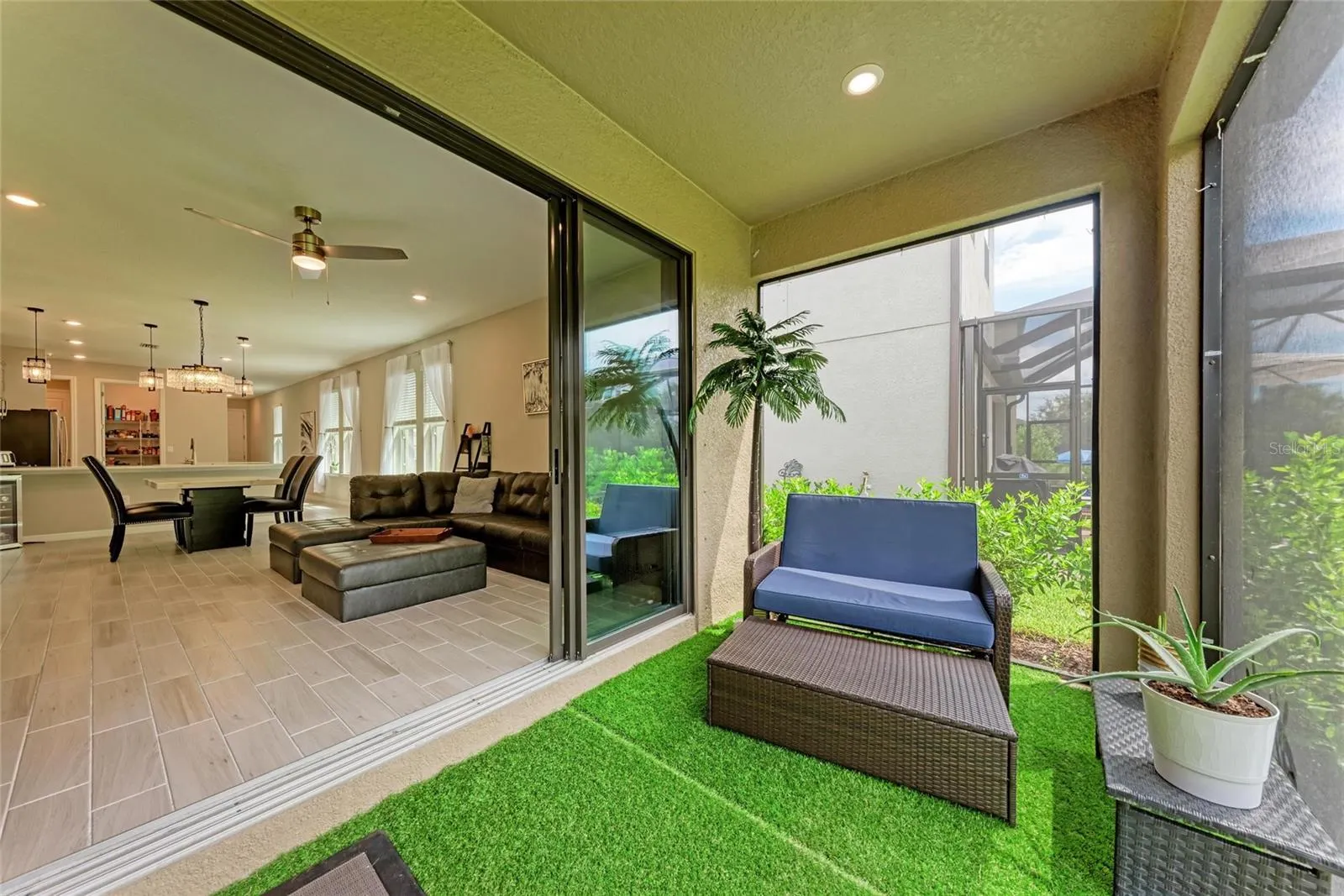 15113 SHADY PALMS LN